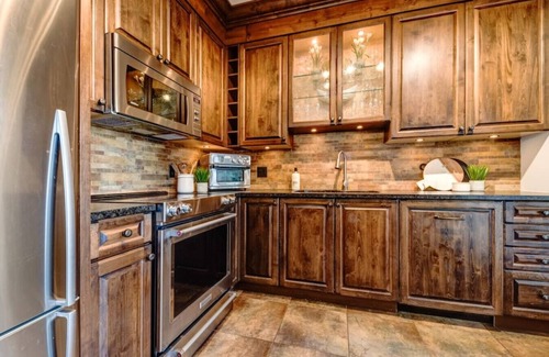 Whistler Cay Heights Apartment | Central 2BR with Prime Amenities