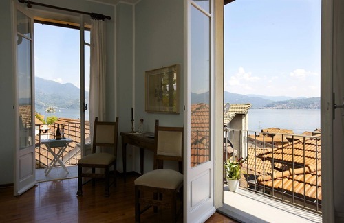 Cannero Riviera House | Central and quiet 3½-room corner house with 3 balconies and underground parking space