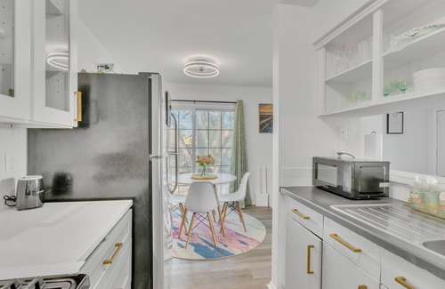 St. Johns House | Central Austin 2bd/1.5ba house near Downtown/UT/Domain/Hospitals