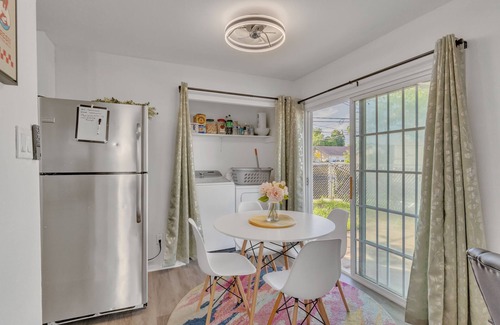 St. Johns House | Central Austin 2bd/1.5ba house near Downtown/UT/Domain/Hospitals