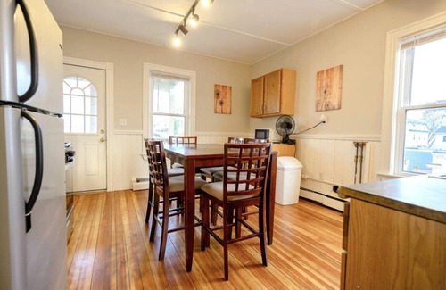 Beverly Apartment | Central Beverly! 5 min to Salem!