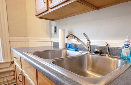 Beverly Apartment | Central Beverly! 5 min to Salem!