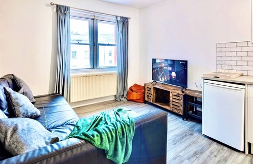 Bristol City Centre House | Central Bristol 2 Bed House! Opposite the BRI Hospital, Ideal for Professionals