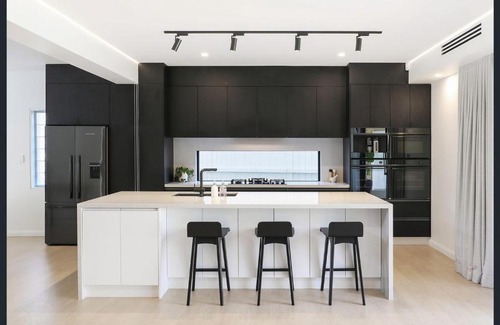 Bateau Bay House | Central Coast - Luxurious Beach House 400m to Beach