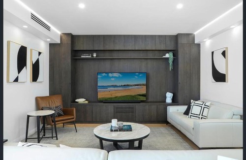 Bateau Bay House | Central Coast - Luxurious Beach House 400m to Beach