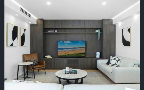 Bateau Bay House | Central Coast - Luxurious Beach House 400m to Beach