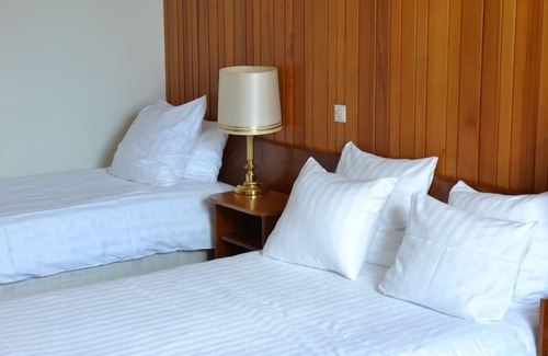 Brielle Hotel | Central Comfort with Easy Access to the Seaside! Free Breakfast and Parking!