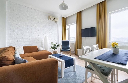 Pera Apartment | Central Flat w Sea View and near Galata Tower