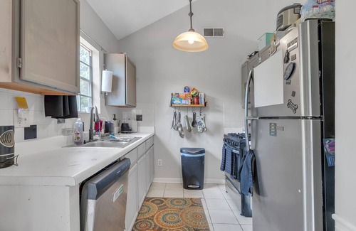 Belmont House | Central Getaway - Cozy Vibes - Spacious