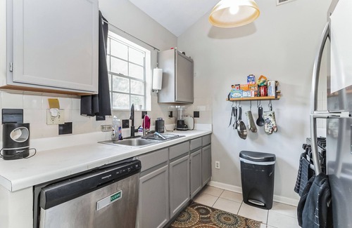 Belmont House | Central Getaway - Cozy Vibes - Spacious