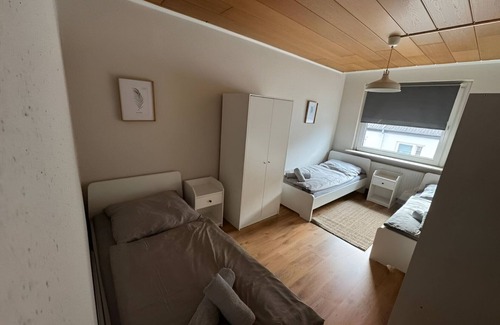 Holsterhausen Apartment | Central in Essen! 5 minutes walk from the train station! WH3