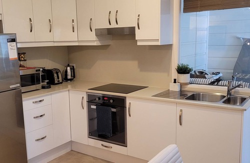 Woolloongabba House | Central location near Gabba Stadium & PA Hospital