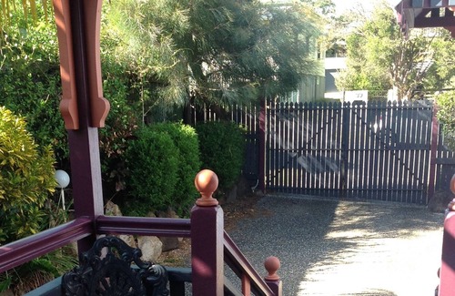 Woolloongabba House | Central location near Gabba Stadium & PA Hospital