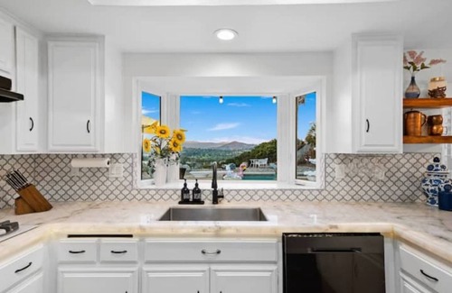 Kit Carson House | Central Location, Spectacular Views, Pool, Hottub