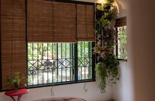 Van Mieu Apartment | Central Location with Wide Window and Roof-top Garden