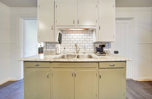 Meadville Apartment | Central Meadville Apartment - Walk to Downtown!