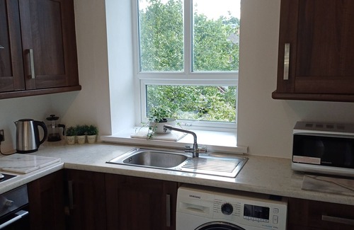 Belfast City Centre Apartment | Central Retreat Belfast - Modern 2 bedroom apartment with free parking.