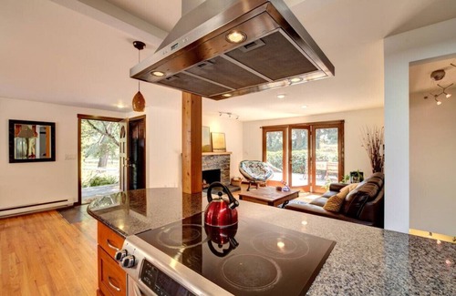 Sammamish House | Central Sammamish Home With Private Setting