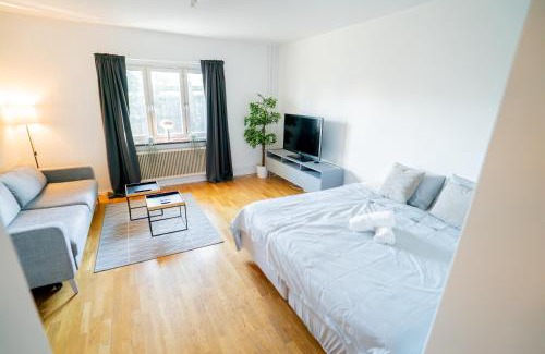 Lundby Apartment | Central Studio, Near City & Tram - Brämaregården