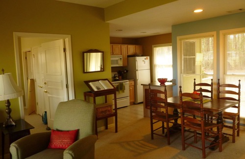 Knowles Island Plantation Cottage | Central to Beaufort, HHI, birding refuges, Parris Island. Pet & family friendly.