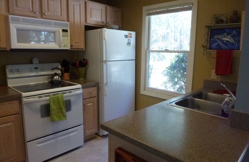 Knowles Island Plantation Cottage | Central to Beaufort, HHI, birding refuges, Parris Island. Pet & family friendly.