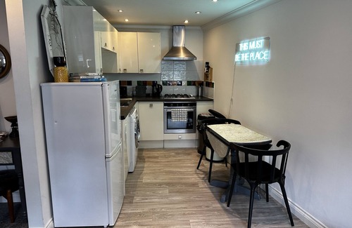 Westbourne House | Central townhouse house - 8 min walk to the Beach