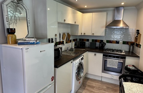 Westbourne House | Central townhouse house - 8 min walk to the Beach