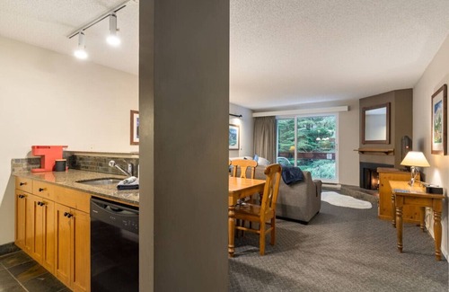 Whistler Village House | Central Whistler 2BR|Pool,Hot Tub,Ski/Bike Storage