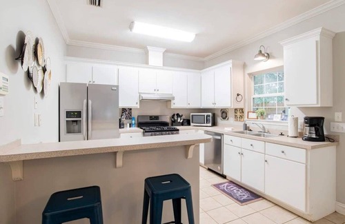 Mobile House | Central, Wonderful Porch & Yard! Hazel Hideaway