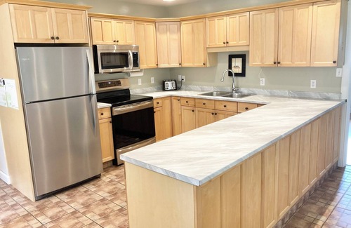 Charlottetown House | Centrally Located Bright and Spacious 4 Bedroom with Hot tub