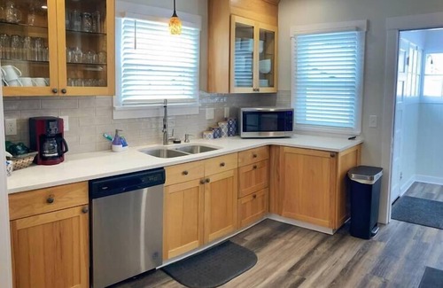 Brownstown House | Centrally located, family and furry friendly fun!