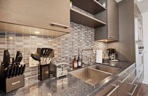 Santa Ana Apartment | Centrally located Hi Rise in OC