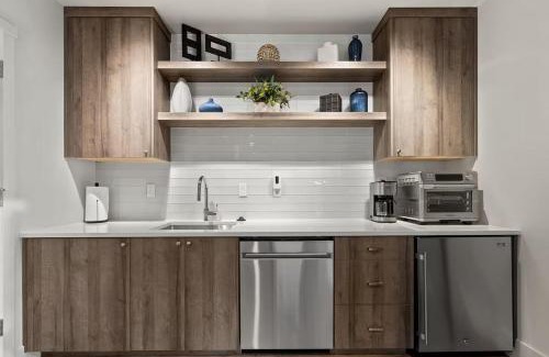 Walluga Apartment | Centrally Located Lake Oswego Studio