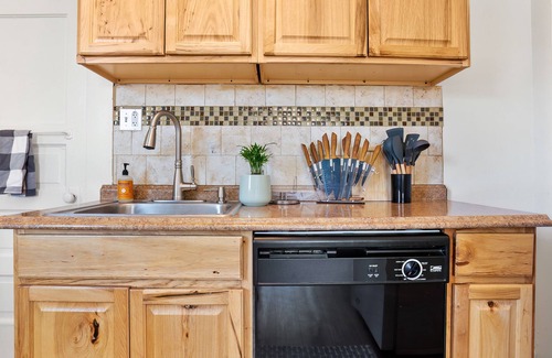 Midtown House | Centrally Located Midtown 2 Bedroom Home with 3 Parking Stalls that Sleeps 7