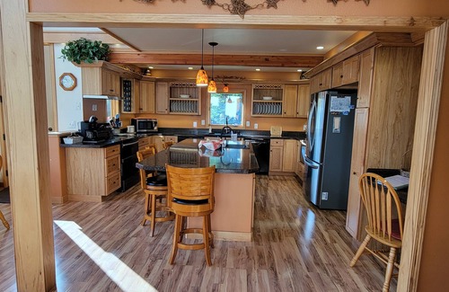 Moose Pass Ski Chalet | Centrally Located Private Awesome View Custom Chalet. Bonus Hot Tub