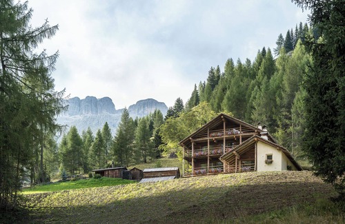 Livinallongo del Col di Lana Ski Chalet | Cesa del louf superior -dolomites exclusive chalet