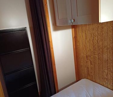 Saint-Remy-Sur-Durolle Apartment | Châlet Bois 2 ou 3 personnes avec extérieur privé clôturé