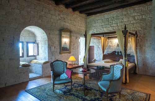 Goudourville Other | Château de Goudourville 13th century, private, sleeps 30, swimming pool, reception area