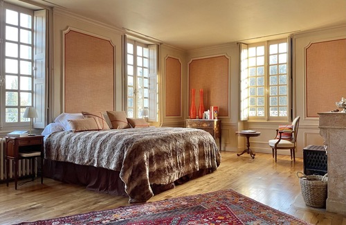 Nazelles-Negron Bed & Breakfast | Château de la Huberdière