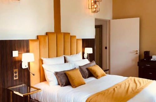 Varilhes Hotel | Château de Longpré
