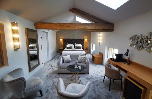 Varilhes Hotel | Château de Longpré
