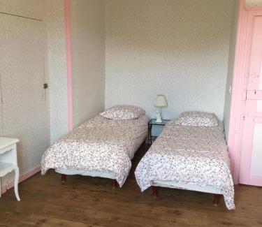 Apchat Bed & Breakfast | Château de Perpezat