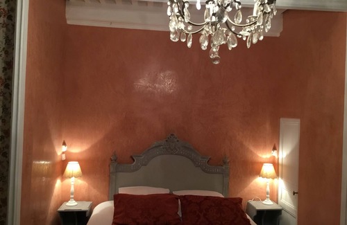 Apchat Bed & Breakfast | Château de Perpezat
