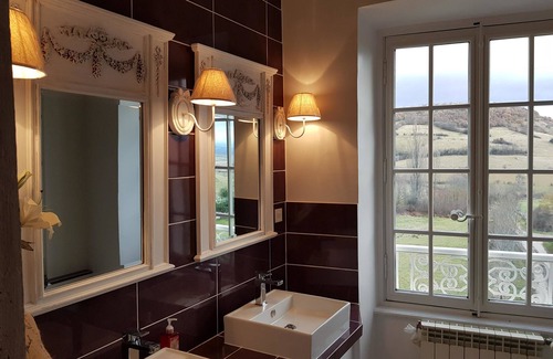 Apchat Bed & Breakfast | Château de Perpezat