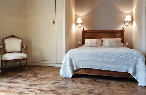 Apchat Bed & Breakfast | Château de Perpezat