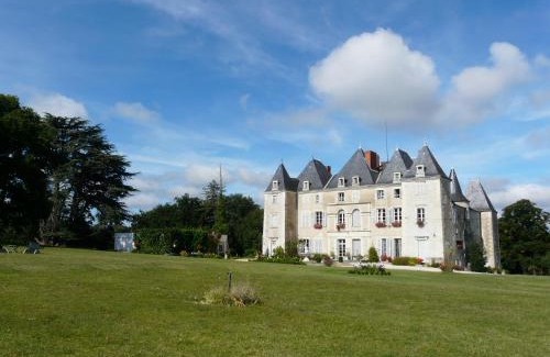 Dange-Saint-Romain Bed & Breakfast | Château de Piolant
