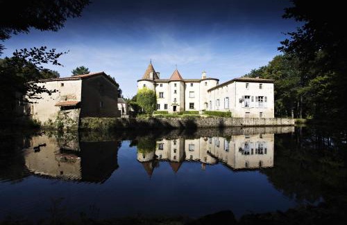 Saint-Dier-dʼAuvergne Bed & Breakfast | Château des Martinanches