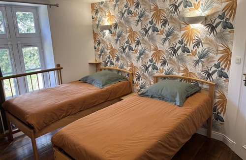 St Denis de Gastines Bed & Breakfast | Château du Bourg