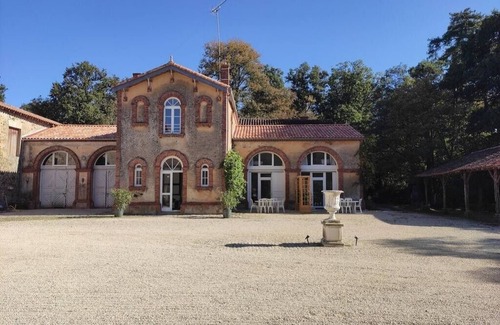 Mouchamps House | Château du Parc Soubise - Gîte Saubonne