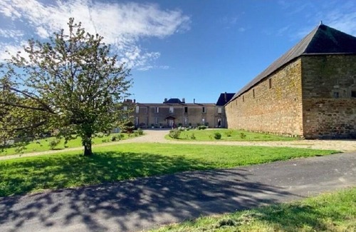Mouchamps House | Château du Parc Soubise - Gîte Saubonne